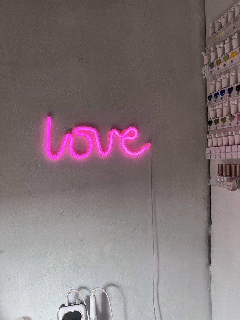 LOVE battery LED neon light (Category: Lighting & Studio Equipment) located in Meycauayan. Submitted by pausclosett (Listing ID 1439884436, Image 2). Description: Rfs: di na nagagamit.
