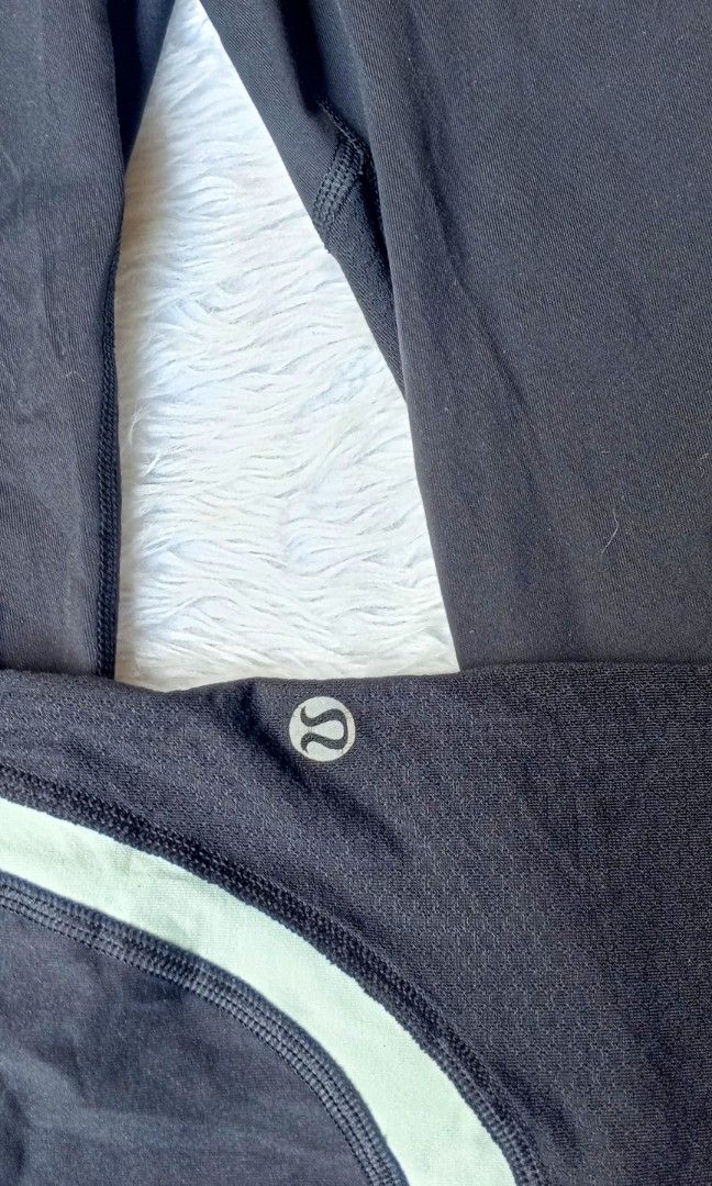 LULU LEMON SIZE SMALL LIKENEW (Category: Coats, Jackets and Outerwear) located in Binmaley. Submitted by yhet2524 (Listing ID 1439850207, Image 2). Description: SIZE SMALL LULULEMON.