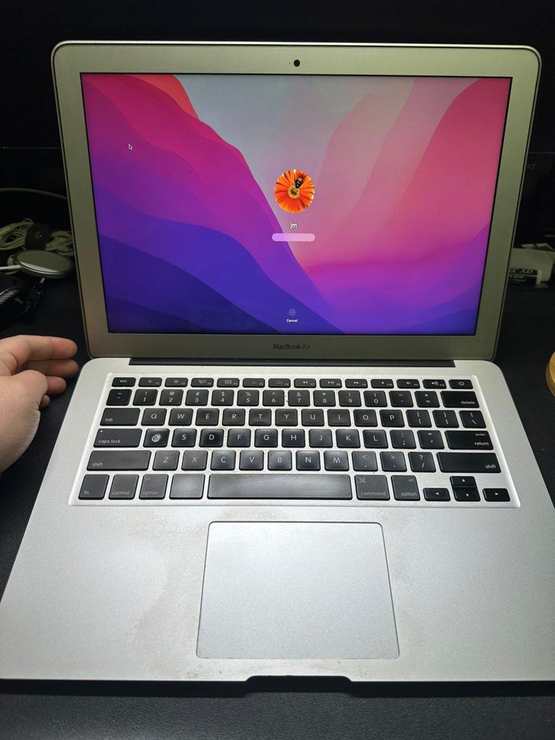 MacBook Air (13-inch, 2017) (Category: Laptops & Notebooks) located in Taguig. Submitted by tquila10 (Listing ID 1439842502, Image 2). Description: - MacBook Air (13-inch, 2017) - macOS Monterey - Intel Core i5 processor - 8GB RAM - Intel HD Graphics 6000 1536 MB - Silver color - Serial number: FV2MCWJ1HWJ8.
