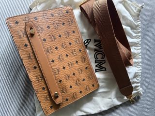 (Category: ) located in . Submitted by burstingcloset4 (Listing ID 1439884037, Image 1). Description: .