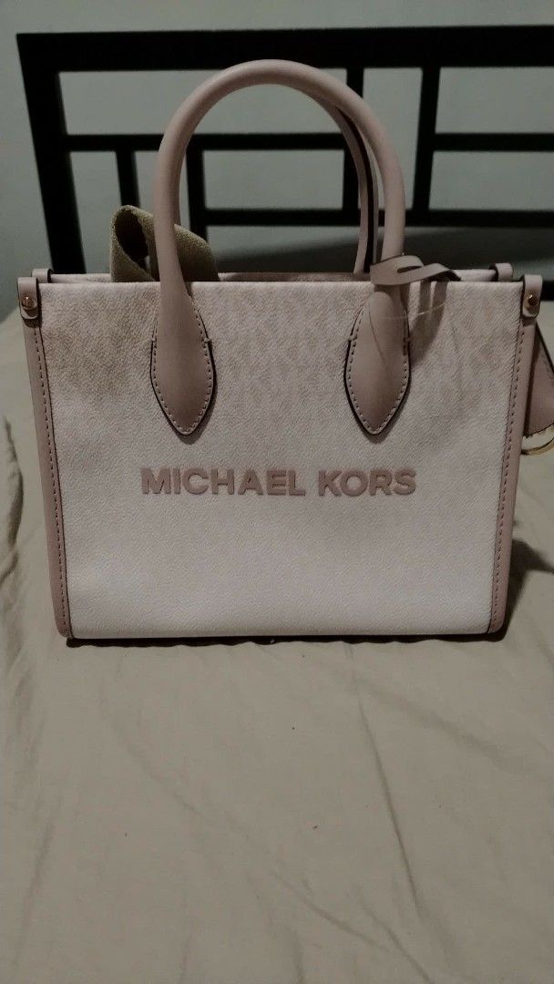 Michael Kors Pink Logo Tote Bag (Category: Luxury Bags & Wallets) located in Caloocan City. Submitted by teyegugu (Listing ID 1439972253, Image 1). Description: - Authentic Michael Kors tote bag - Lovely pink color - Signature MK logo pattern all over - Top handles for easy carrying - Structured design for a polished look - Perfect for everyday use or any occasion 💯 original and authentic binili ko kay Jace Minishop .