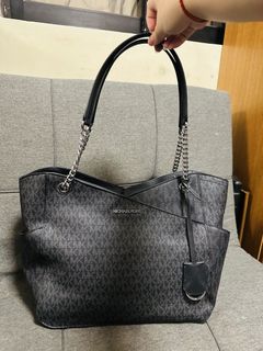 (Category: ) located in . Submitted by stopandshopforluxury (Listing ID 1439941816, Image 1). Description: .