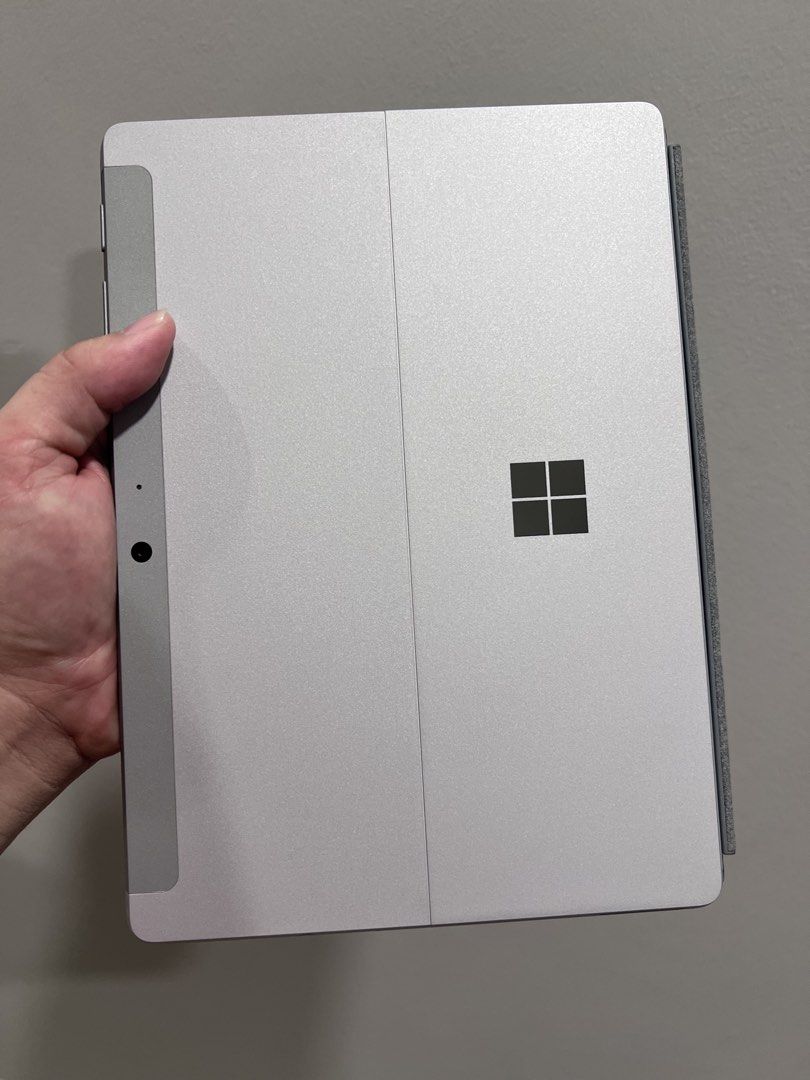 Microsoft Surface Go 2463850702646159361