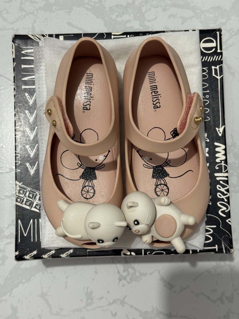 Mini Melissa Ultragirl Mini Cat Shoes (Category: Babies & Kids Fashion) located in Quezon City. Submitted by grachellest (Listing ID 1439878900, Image 1). Description: - Mini Melissa Ultragirl Mini Cat shoes - Color: Light Pink - Design: Adorable cat detail - Size: 8 - Includes original box and dust bag - With scent pa .
