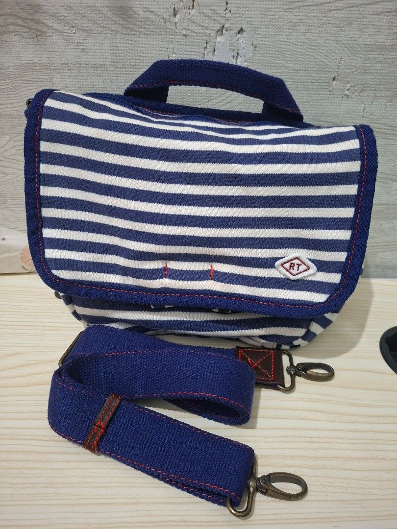 Mommy bag Rootote brand (Category: Cross-body Bags) located in Quezon City. Submitted by miakayuki16 (Listing ID 1439919128, Image 3). Description: goods pa yan.