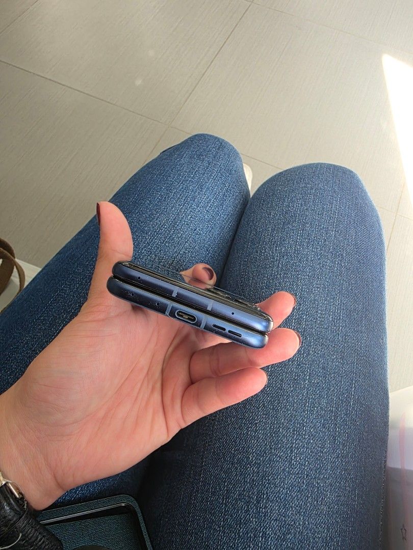 MOTOROLA RAZR 50 256GB (Category: Motorola) located in Valenzuela. Submitted by chiica.29 (Listing ID 1439807105, Image 2). Description: motorola razr 50 256gb blue - with box - with charger - US Variant - with case - good as new meet up SM Lipa .