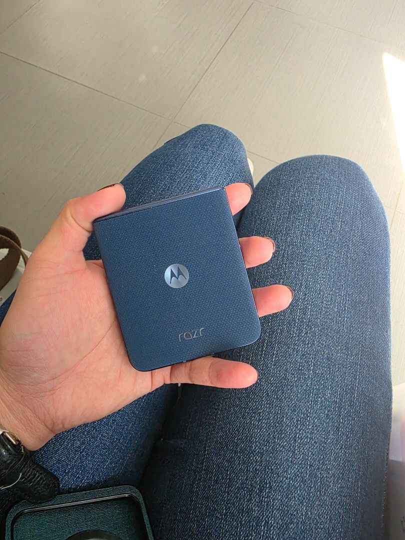 MOTOROLA RAZR 50 256GB (Category: Motorola) located in Valenzuela. Submitted by chiica.29 (Listing ID 1439807105, Image 1). Description: motorola razr 50 256gb blue - with box - with charger - US Variant - with case - good as new meet up SM Lipa .