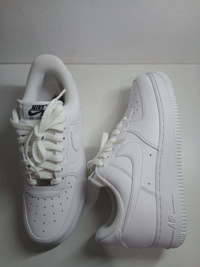 Nike Air Force 1 Low White Sneakers (Category: Sneakers) located in Manila. Submitted by hyckel (Listing ID 1439922677, Image 3). Description: White Nike Air Force 1 Low -ORIGINAL -BRANDNEW -WITH BOX.