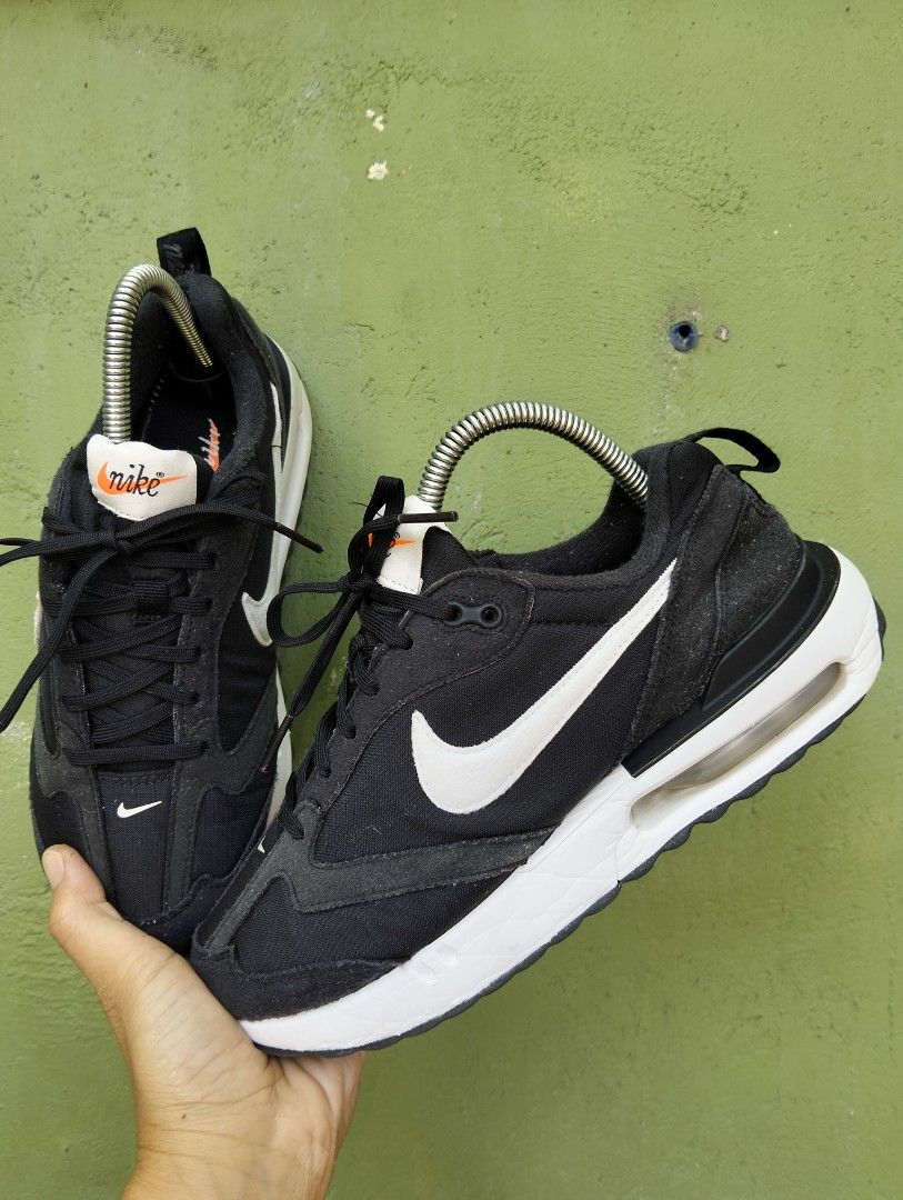 Nike air Max dawn (Category: Sneakers) located in General Santos City (Dadiangas). Submitted by ukayonlineshoppe (Listing ID 1439890783, Image 1). Description: no issue normal signs of used only 24cm.