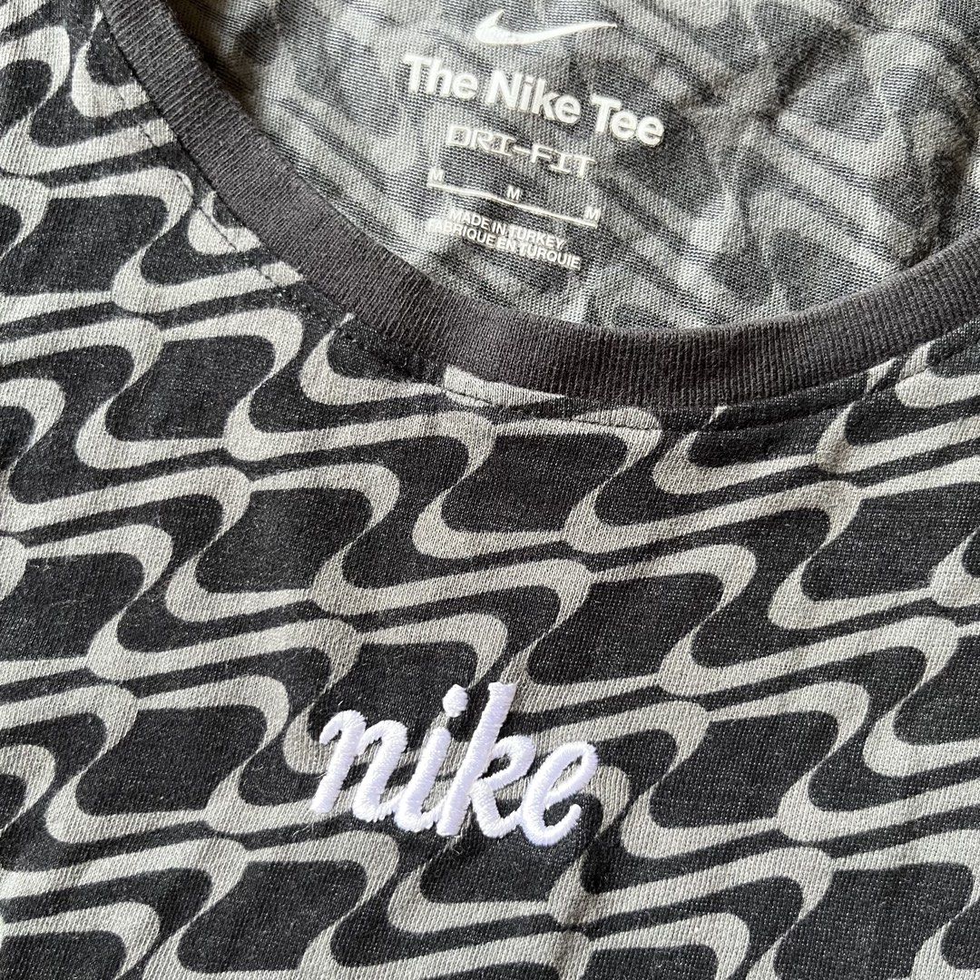 Nike Dri-FIT Tank Top (Category: Activewear) located in Manila. Submitted by msruiten (Listing ID 1439868357, Image 3). Description: - Nike Dri-FIT Tank Top - Size: Medium - Stylish black and gray wavy design - Check pics for dimensions.