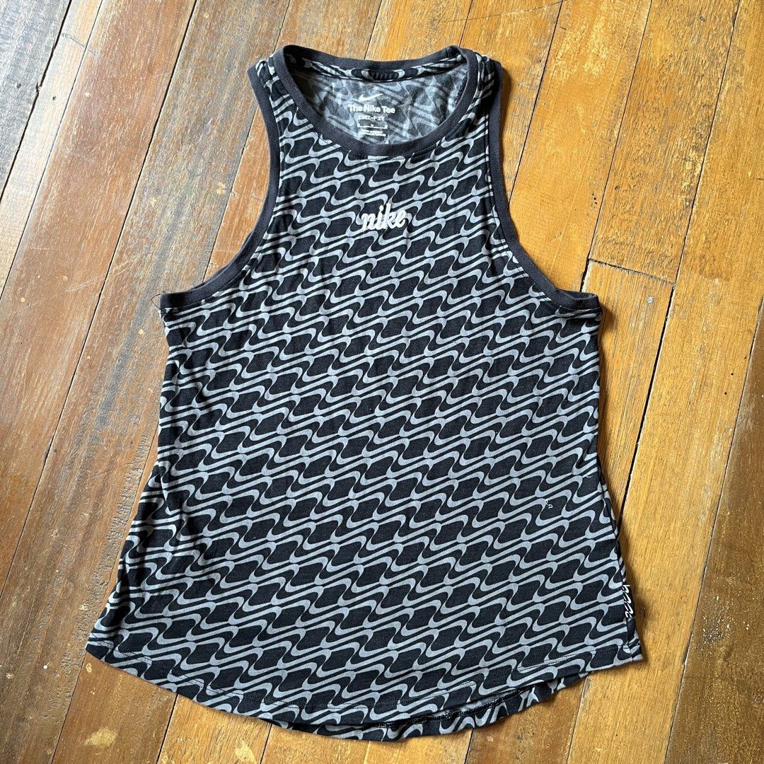 Nike Dri-FIT Tank Top (Category: Activewear) located in Manila. Submitted by msruiten (Listing ID 1439868357, Image 1). Description: - Nike Dri-FIT Tank Top - Size: Medium - Stylish black and gray wavy design - Check pics for dimensions.