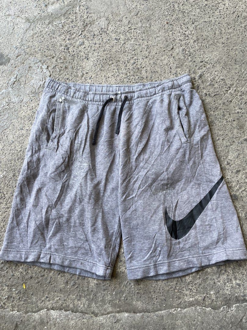 Nike Grey Sweat Shorts Size L (Category: Shorts) located in Siniloan. Submitted by rethr1ft (Listing ID 1439909983, Image 1). Description: - 34 waist - Comfortable grey Nike sweat shorts - Elastic waistband with drawstring - Features a back pocket - Made in Vietnam - Ideal for casual wear or athletic activities.