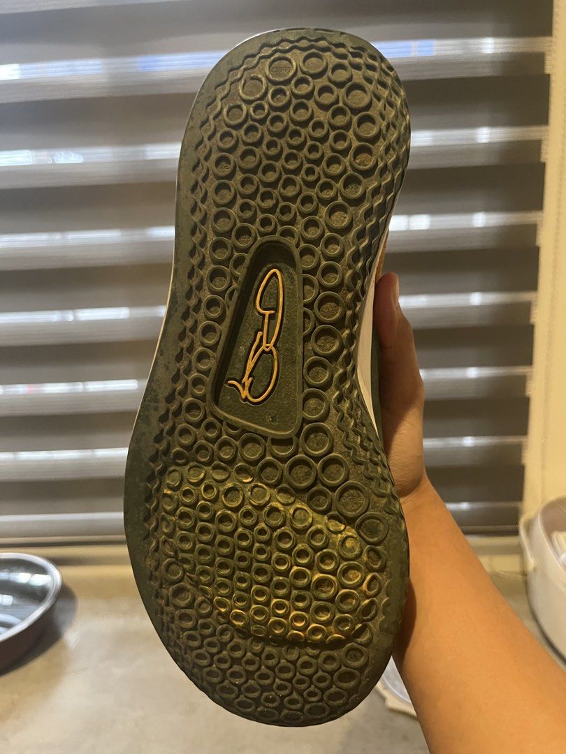 Nike PG 3 Paul George "ALL STAR” ACG (Category: Sneakers) located in Rodriguez. Submitted by mmmm552 (Listing ID 1439989384, Image 3). Description: - Authentic Nike PG 3 basketball shoes - Unique colorway: brown, green, and yellow accents - Distinctive honeycomb pattern outsole for superior grip - Designed for performance and style - Ideal for basketball enthusiasts MINOR ISSUES SHOWN IN PHOTO -Need Wash RFS: Size too big PM ME NEGOTIABLE :D.