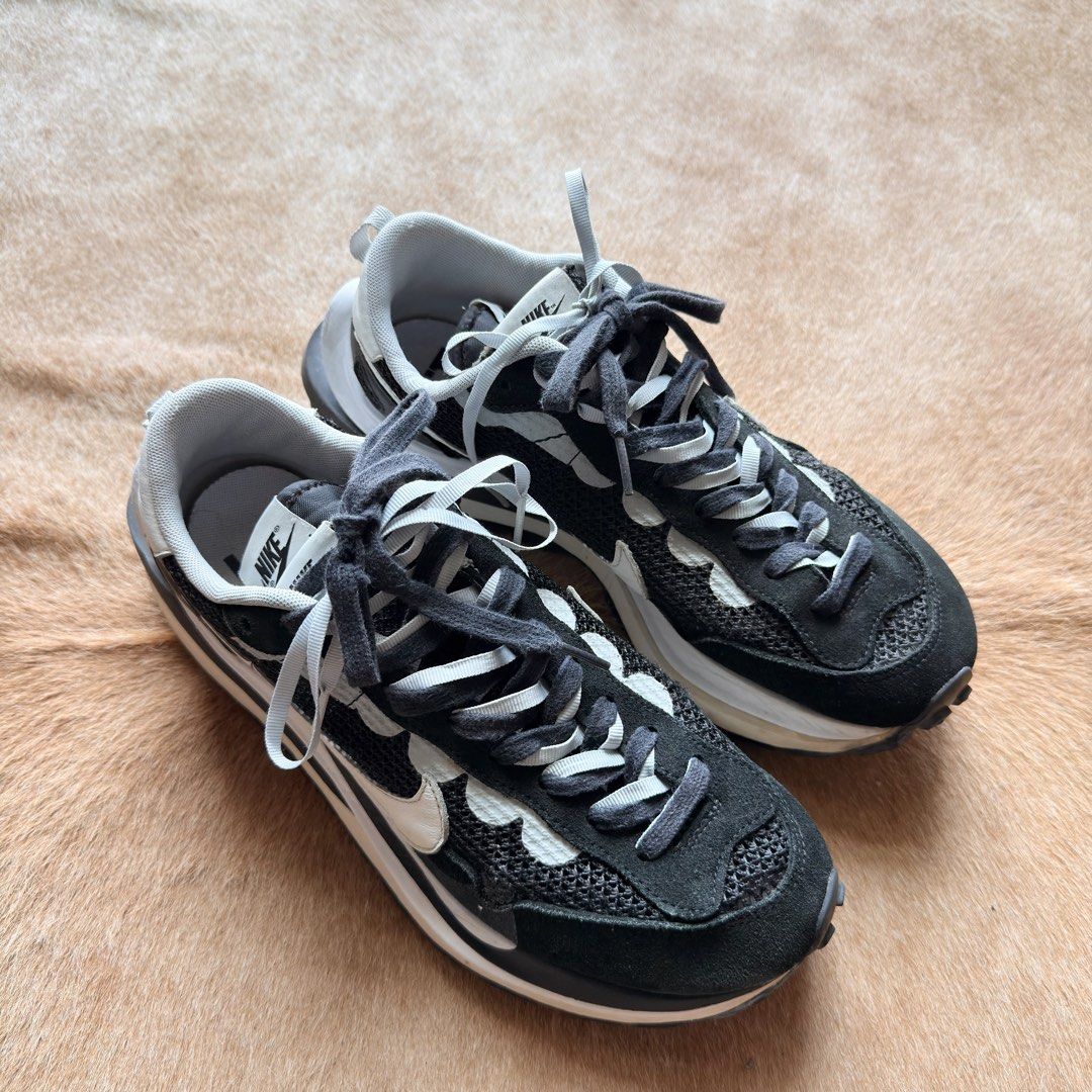 Nike Sacai VaporWaffle (Category: Sneakers) located in Taguig. Submitted by apartment.twentyseven (Listing ID 1439967662, Image 2). Description: Nike Sacai Vapor Waffle Black/White Size: 9.5 US Condition: Used with minor tear (check photos for details) No box, pair only. Price: ₱7,000.