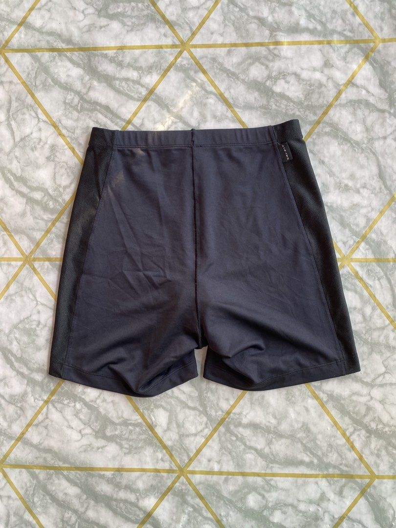 Nike Short Compression (Category: Activewear) located in Pozorrubio. Submitted by eyannn. (Listing ID 1439948509, Image 3). Description: Excellent Condition Color rate 9.8/10 Issue: logo(not noticeable) width: 24-28 length: 14 leghole: 9.