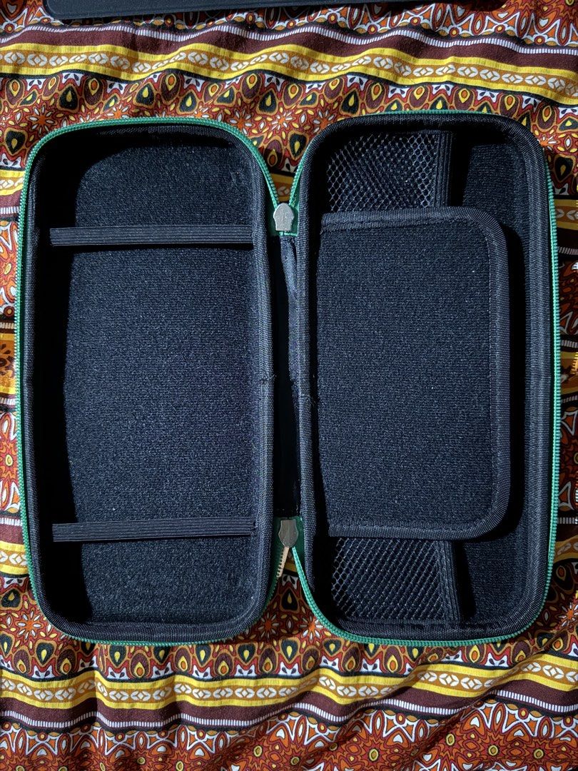 Nintendo Switch Case (Category: Cases & Covers) located in Manila. Submitted by clearandsortedph (Listing ID 1439816169, Image 2). Description: .