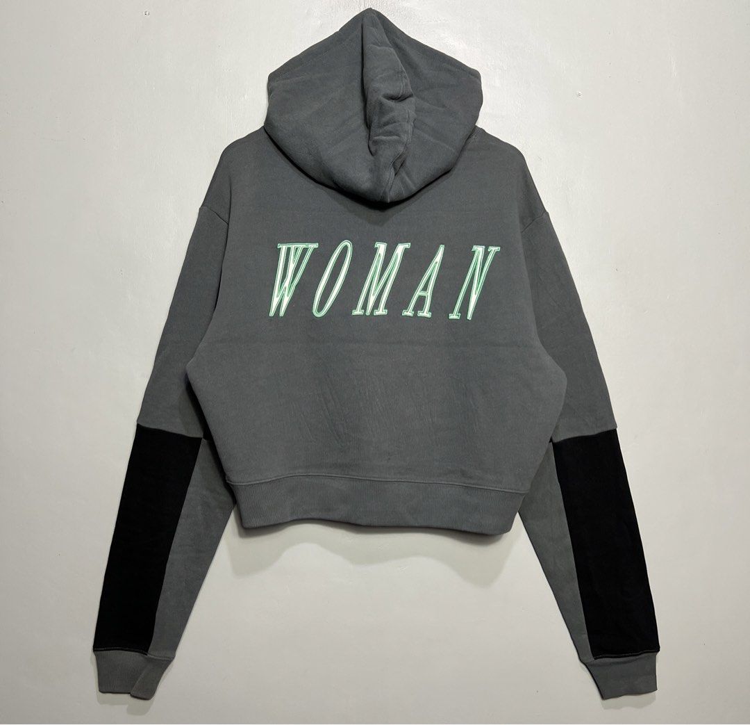 OFF-WHITE EMBROIDERED LOGO CROPPED WOMEN (Category: Luxury Apparel) located in Bulan. Submitted by moonfindsthrifteditems (Listing ID 1439966260, Image 2). Description: Size: M-L (24x22) Condition: 9.8/10 Color rate: 9.8/10 Issue: cut tag but authentic Price: 1.3K.