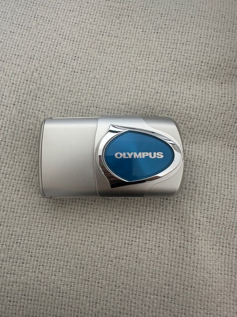 olympus mju 300 (Category: Cameras) located in Manila. Submitted by sjyxoxo (Listing ID 1439819869, Image 1). Description: Sensor: 1/2.5-inch CCD (3.2 megapixels) Lens: 5.8 – 17.4 mm f/3.1–5.2 (3x optical zoom) ISO Range: Auto (80 - 320) Storage Media: xD-Picture Card Weight & Dimensions: 165 grams Body: All-metal, all-weather design with a sliding lens cover Language: Japanese inclusion: universal charger, original battery, sd card, sd adapter, 