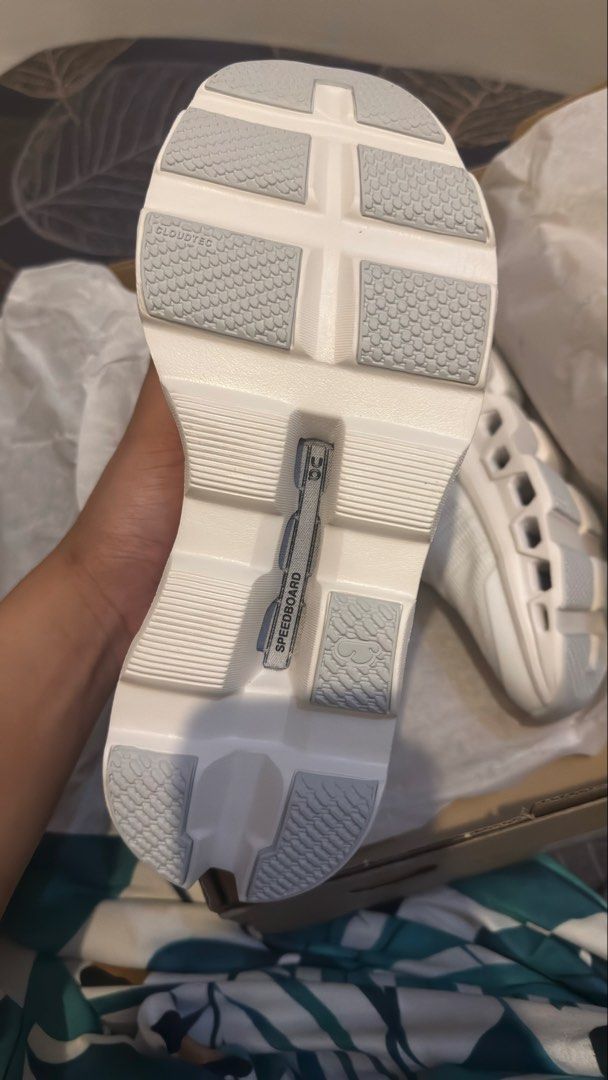 On Cloudmonster Void Running Shoes (Category: Sneakers) located in Taytay. Submitted by bonobose (Listing ID 1439918215, Image 3). Description: Brand New Never been worn even trying the size haha RFS: too white for my taste.