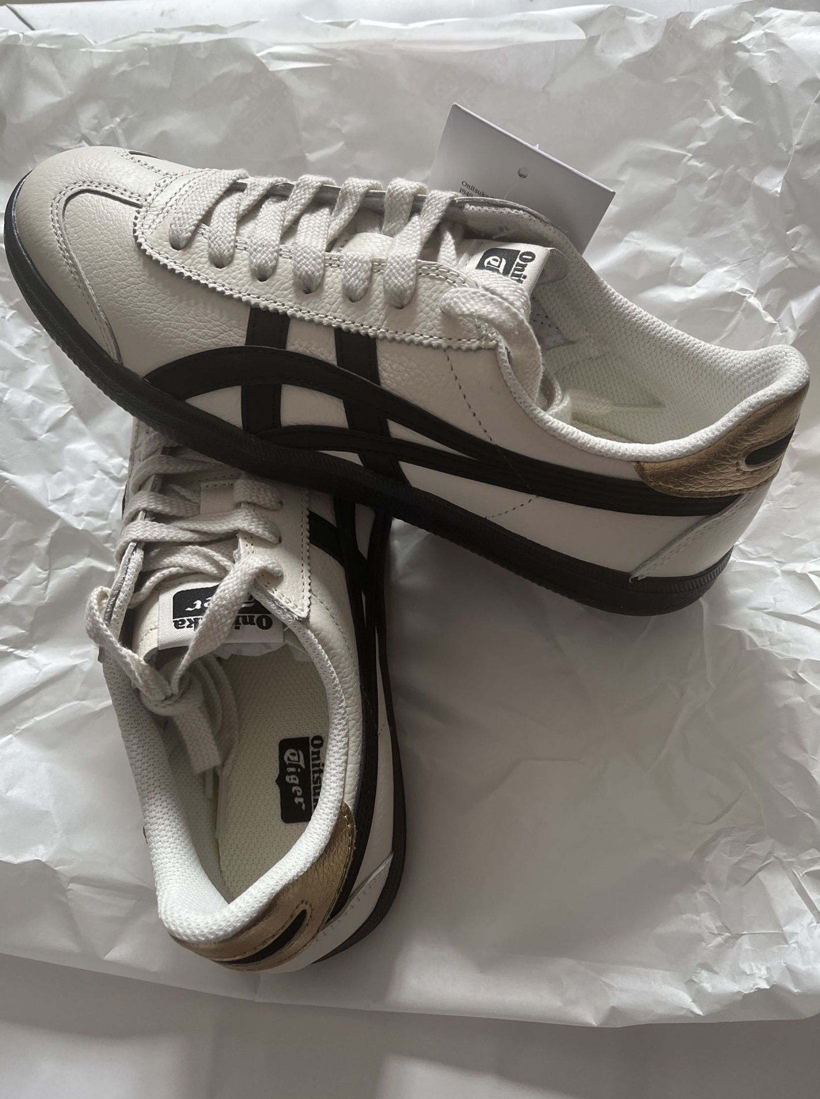 Onitsuka Tiger Tokuten Style White/Black (Category: Sneakers) located in Singapore. Submitted by alxe52 (Listing ID 1439991121, Image 3). Description: ✅ Onitsuka Tiger · Brand New ✅ Onitsuka Tiger Tokuten Style White/Black ✅ Free shipping ✅ Cash on delivery ✅ 3-day photo confirmation Specializing in quality footwear 🏃.