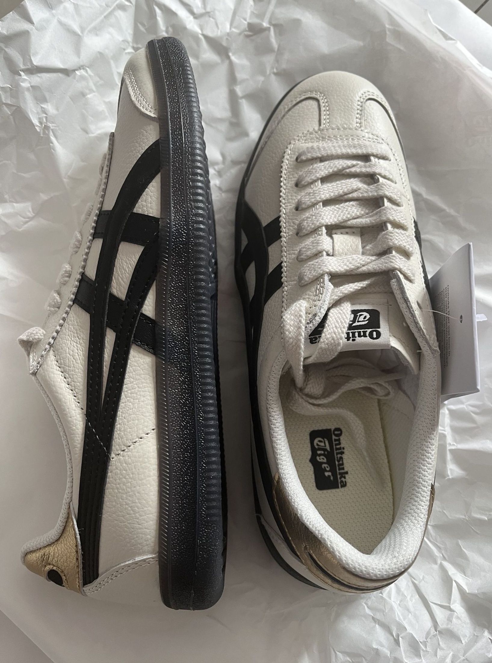 Onitsuka Tiger Tokuten Style White/Black (Category: Sneakers) located in Singapore. Submitted by alxe52 (Listing ID 1439991121, Image 2). Description: ✅ Onitsuka Tiger · Brand New ✅ Onitsuka Tiger Tokuten Style White/Black ✅ Free shipping ✅ Cash on delivery ✅ 3-day photo confirmation Specializing in quality footwear 🏃.