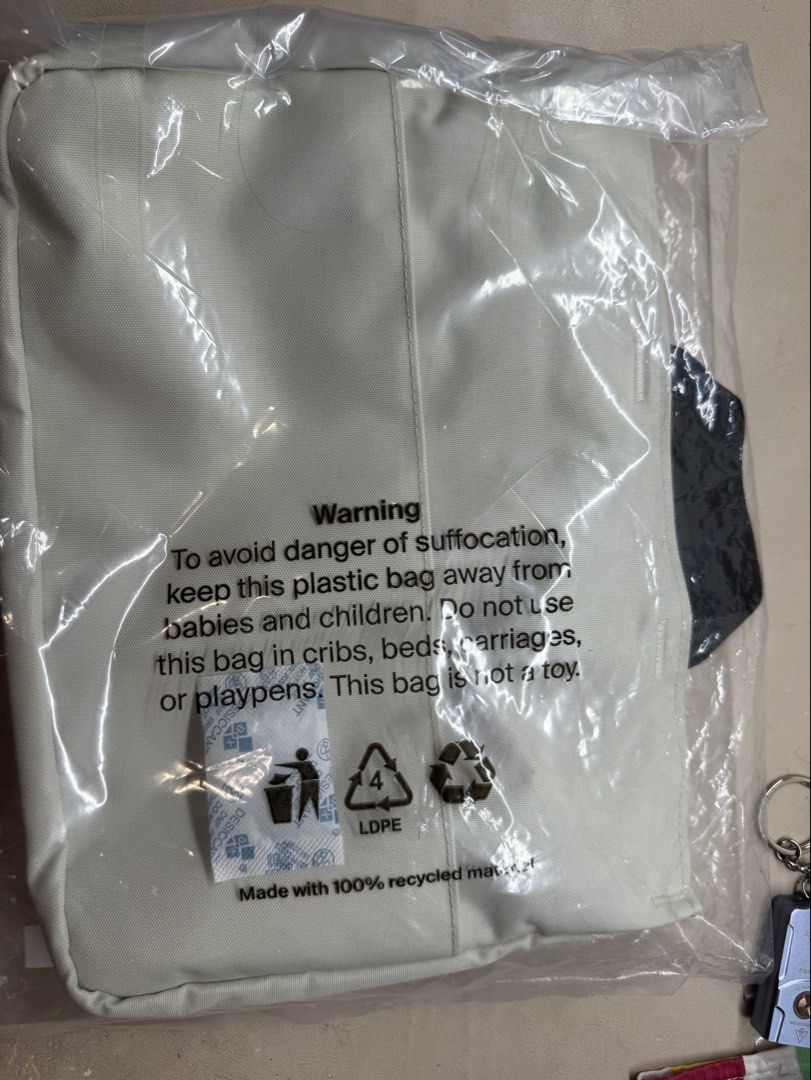 Orbitkey essentials bag insert （分類：腰袋、手提袋、小袋）位於 Hong Kong。 由 rikimaru68 提交（商品編號 1439969240，圖片 4）。簡介： Orbitkey Essentials Bag Insert. 原裝包裝。呢個係為咗將你嘅財物整理喺一個較大嘅袋入面。插入物包括一個帶有 Orbitkey 標誌嘅標籤。