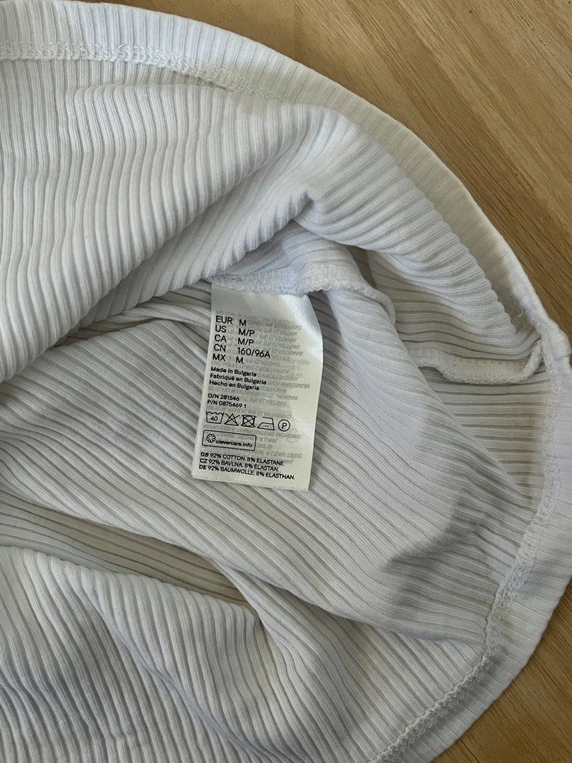 Original H&M Ribbed Tank Top - Size M (Category: Sleeveless) located in Cavite. Submitted by myzn_ (Listing ID 1439869879, Image 3). Description: - H&M white ribbed tank top - Size: M - Material: Cotton and elastane blend - Color: White - Condition: Good, used once.