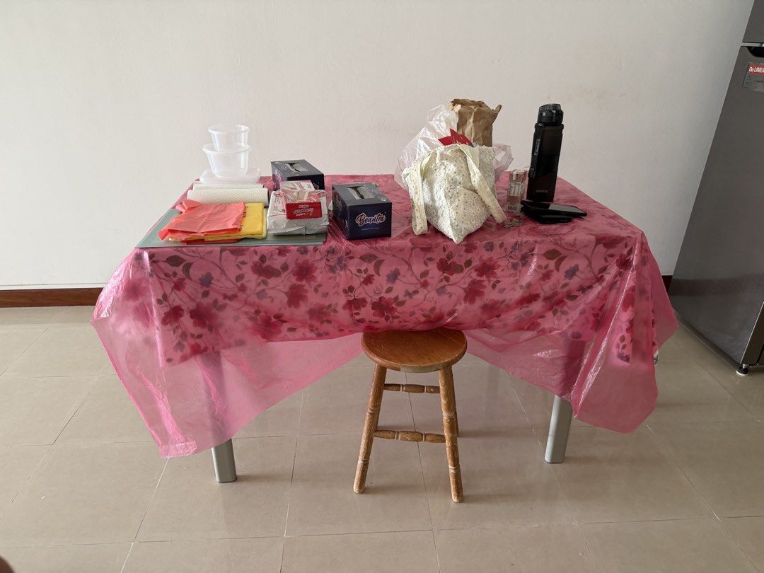 Table (Category: Tables & Sets) located in Singapore. Submitted by jojo13 (Listing ID 1439990484, Image 1). Description: -.