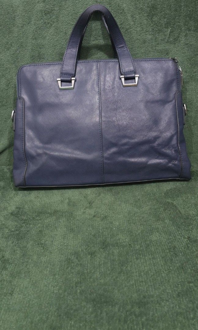Prada Saffiano Briefcase (Category: Luxury Bags & Wallets) located in Bacoor. Submitted by deux_trading_corporation (Listing ID 1439950991, Image 2). Description: Rank A - with normal signs of use pm your tawad..