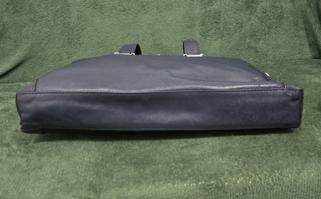 Prada Saffiano Briefcase (Category: Luxury Bags & Wallets) located in Bacoor. Submitted by deux_trading_corporation (Listing ID 1439950991, Image 3). Description: Rank A - with normal signs of use pm your tawad..