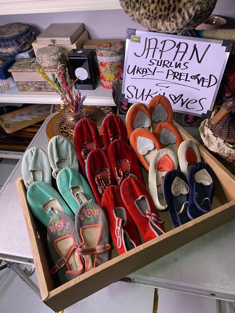 Preloved frozen kids shoes (Category: Babies & Kids Fashion) located in Caloocan City. Submitted by mzmarsz (Listing ID 1439941654, Image 1). Description: Preloved As is.