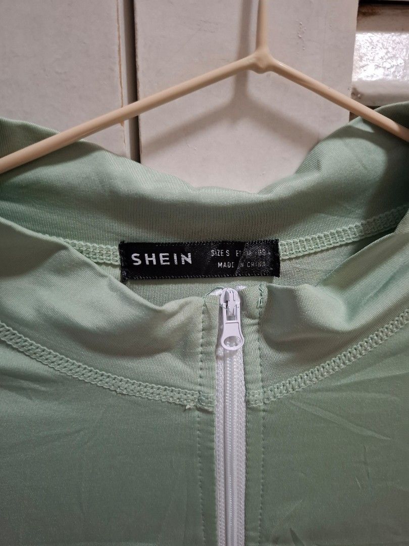 PRELOVED SHEIN JACKET/ACTIVEWEAR (Category: Activewear) located in General Santos City (Dadiangas). Submitted by mlmiya (Listing ID 1439853968, Image 1). Description: Preloved Shein active wear/jacket Size Small on tag Gusot lang pero maganda pa sa actual DI PO FADED SA ACTUAL.