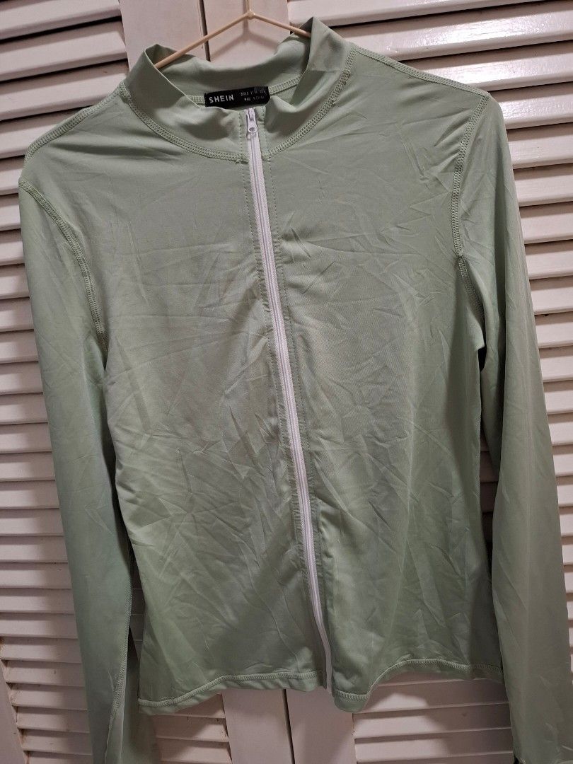 PRELOVED SHEIN JACKET/ACTIVEWEAR (Category: Activewear) located in General Santos City (Dadiangas). Submitted by mlmiya (Listing ID 1439853968, Image 2). Description: Preloved Shein active wear/jacket Size Small on tag Gusot lang pero maganda pa sa actual DI PO FADED SA ACTUAL.