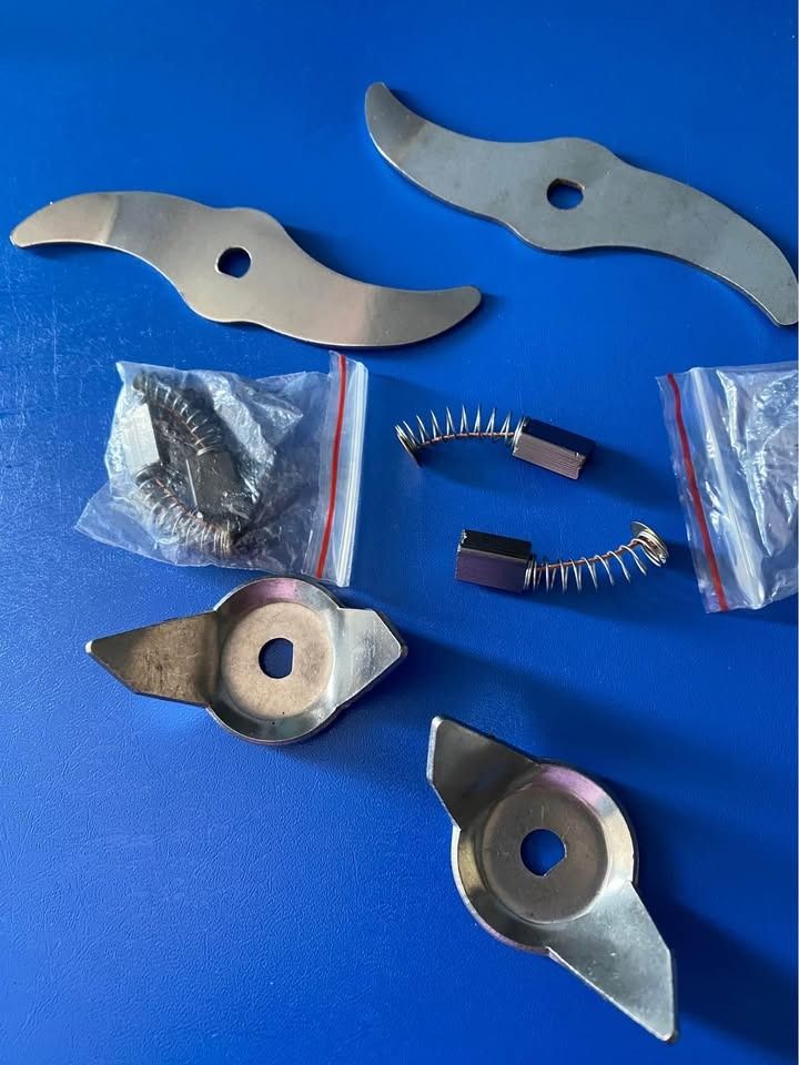Pulverizer Disntegrator Blade with Carbon Brush (Category: Cookware & Accessories) located in Las Pinas. Submitted by elnictomasco (Listing ID 1439875114, Image 2). Description: Pulverizer Disntegrator Blade with Carbon Brush Las pinas pick up or via lalamove.