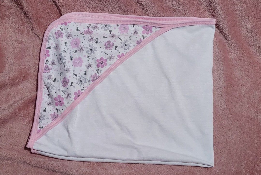 Receiving Blanket Samara Baby & Kids (Category: Other Baby Bathing & Changing Needs) located in Antipolo. Submitted by juniper01 (Listing ID 1439974384, Image 3). Description: - Adorable Samara Baby & Kids hooded towels. - 65 pesos each or 120 for both - 24"x28" - Like new - Available in 'Pink Flowers' and 'Floral Butterfly' designs. - Made with soft, absorbent material for ultimate comfort. - Thin fabric, perfect for summer time - A must-have fo