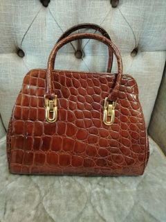 (Category: ) located in . Submitted by yensfashionfinds (Listing ID 1439958806, Image 1). Description: .