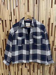 (Category: ) located in . Submitted by designerbrandsforless (Listing ID 1439916100, Image 1). Description: .