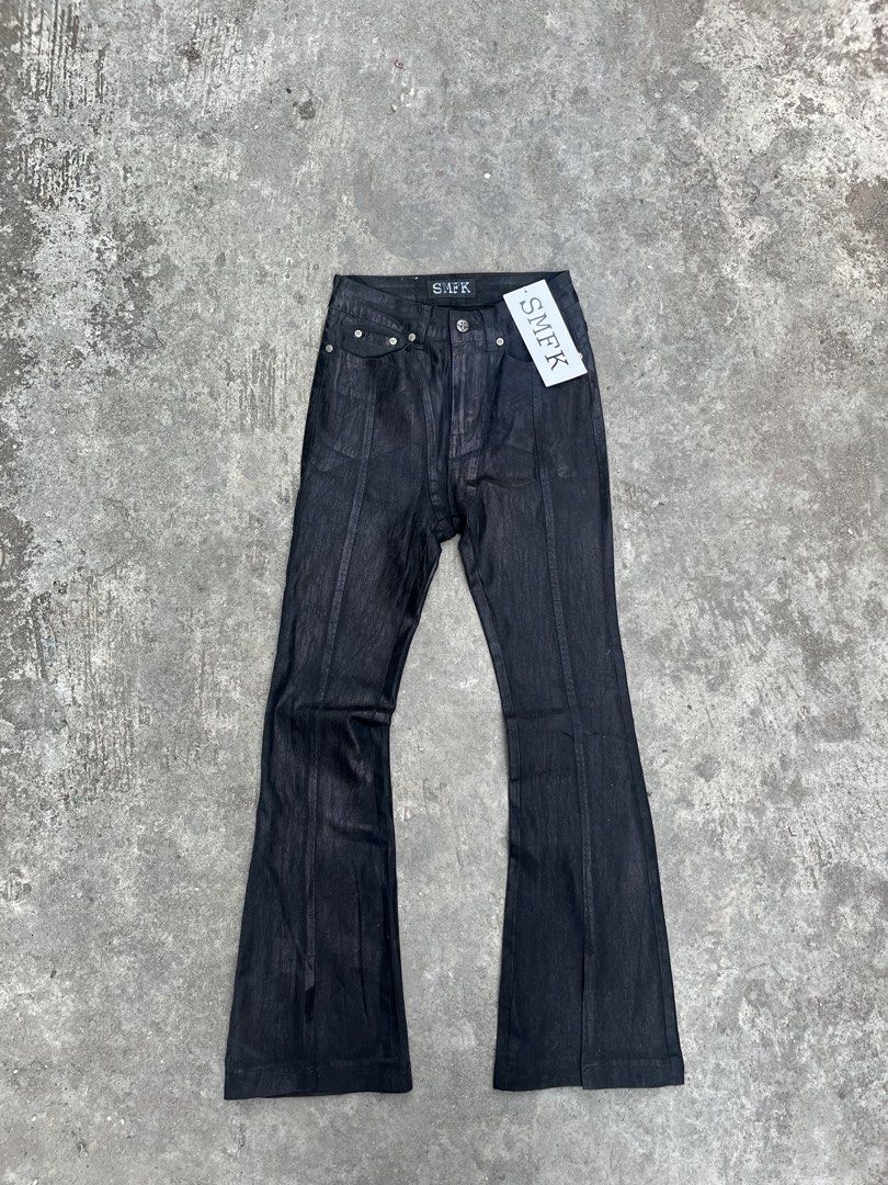 SMFK Compass Wild Waxed Denim Flared Jeans (Category: Jeans) located in Cavite. Submitted by kulotjunks (Listing ID 1439899817, Image 1). Description: SMFK Compass Wild Waxed Denim Flared Jeans Size: Small Waist: 26 Length: 41 Thigh: 8 Hem: 9 Brand new 🏷️ Price: ₱2500 .