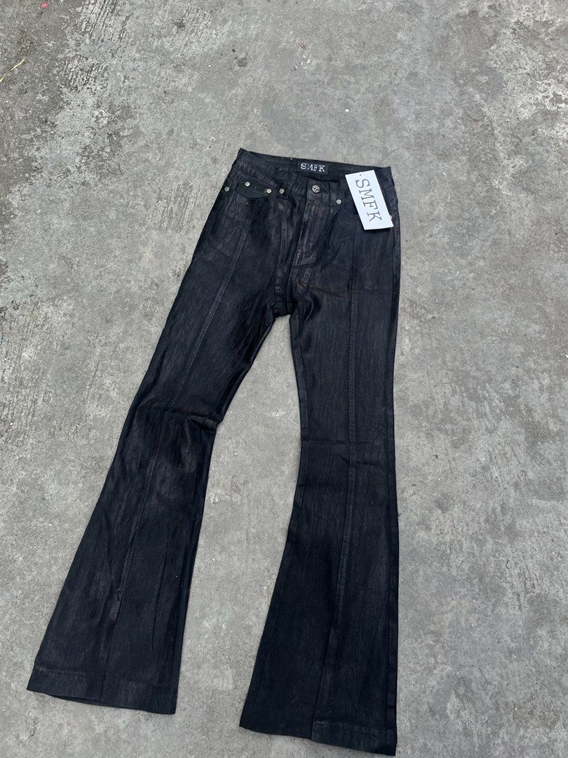 SMFK Compass Wild Waxed Denim Flared Jeans (Category: Jeans) located in Cavite. Submitted by kulotjunks (Listing ID 1439899817, Image 2). Description: SMFK Compass Wild Waxed Denim Flared Jeans Size: Small Waist: 26 Length: 41 Thigh: 8 Hem: 9 Brand new 🏷️ Price: ₱2500 .