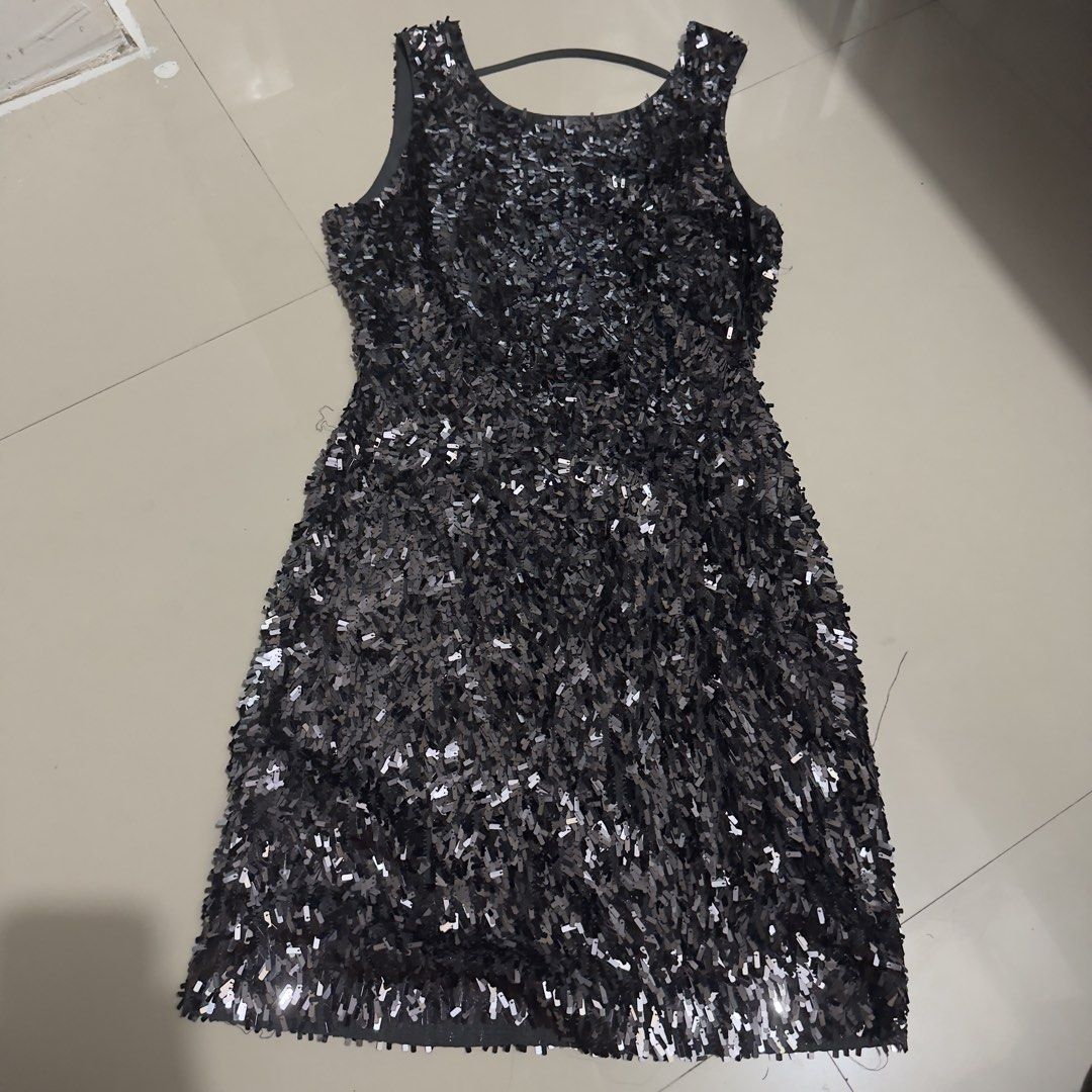 Sparkly Sequin Party Dress (Category: Dresses) located in Quezon City. Submitted by pljdlrs (Listing ID 1439914105, Image 1). Description: - Dazzling sleeveless mini dress - Covered in shimmering sequins - Flattering silhouette - Stylish open back design - Perfect for parties, nights out, and special occasions - Unique texture adds glamour.