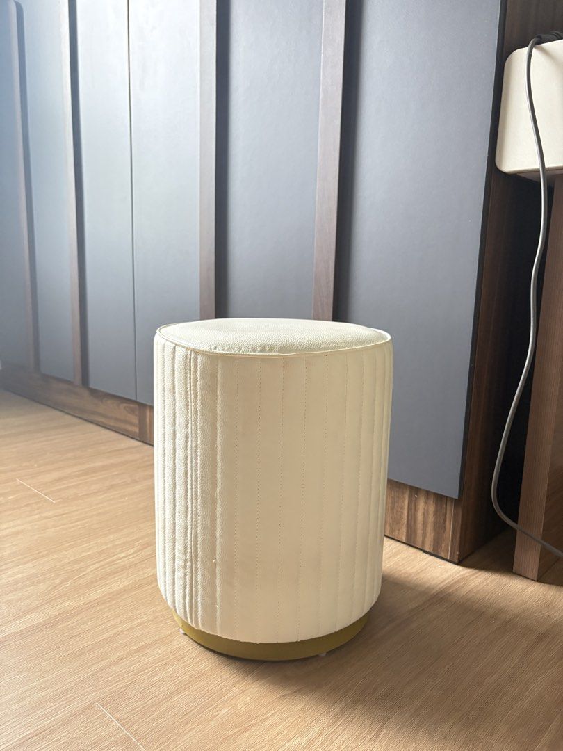 Stool (Category: Chairs) located in Singapore. Submitted by goldenmountain.70d595 (Listing ID 1439884841, Image 3). Description: Condition : 8/10 Make up stool Can opt ur own delivery or i’ll charge for my own delivery.