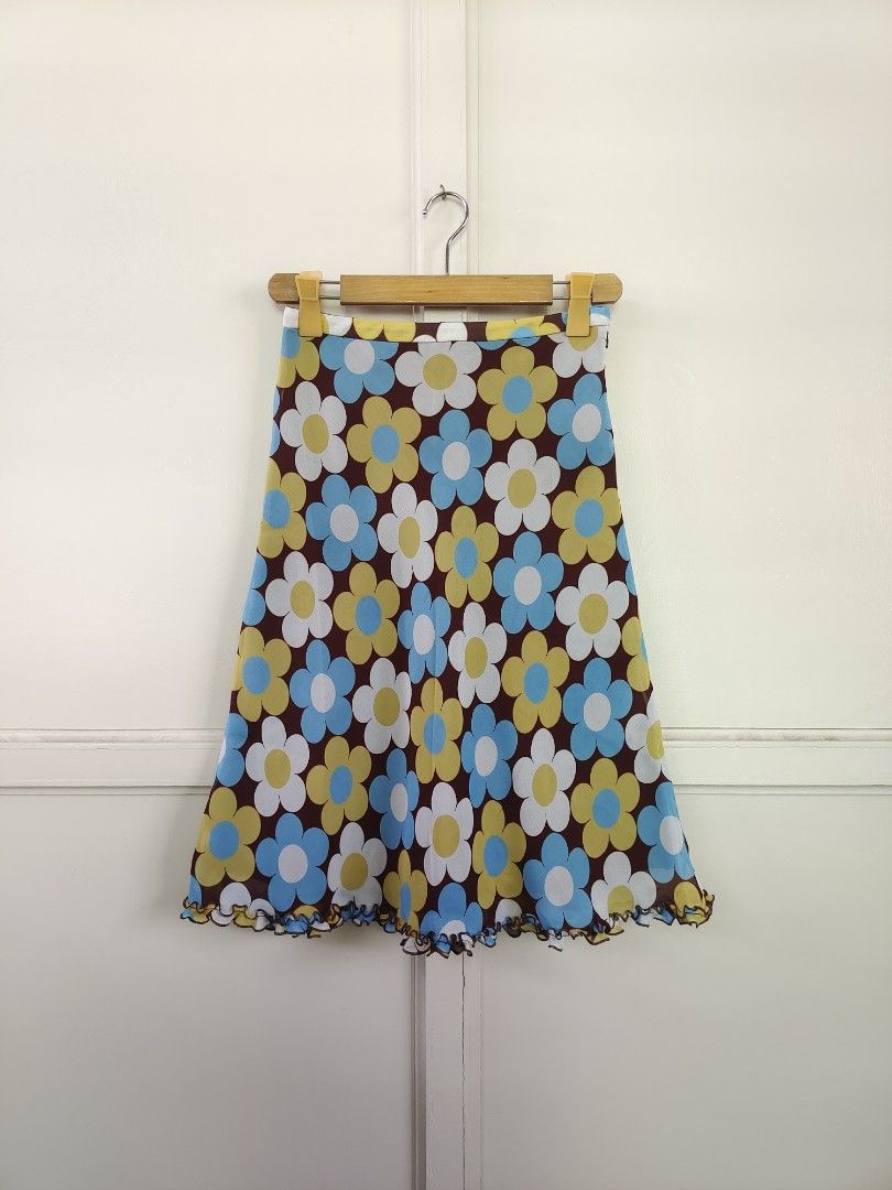 SUZUYA- floral skirt (Category: Skirts) located in Manila. Submitted by cw.fits (Listing ID 1439841151, Image 1). Description: 26-27" waistline.