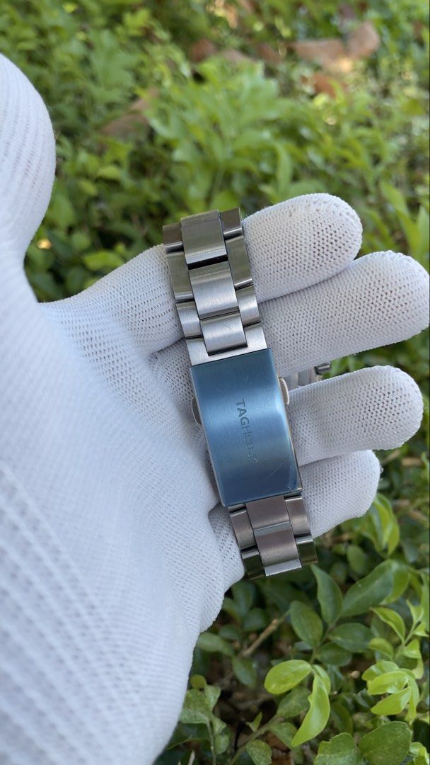 TAG Heuer Aquaracer WAJ2111 Automatic (Category: Men's Watches) located in Imus. Submitted by WellWatchesss (Listing ID 1439818040, Image 3). Description: TAG Heuer Aquaracer WAJ2111 43mm Calibre 5 Automatic Silver Dial Unpolished Set Supplied With Travel Case Only Can Fit Large Wrist Price: ₱70k.