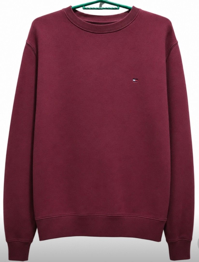 Tommy Hilfiger Sweat Shirt (Category: Coats, Jackets and Outerwear) located in Naga. Submitted by kleyy (Listing ID 1439927653, Image 1). Description: Small Medium color rate: 8.5/10 no issue pwede sa maselan lalabhan lang kasi na stock open for: jnt and lalamove.