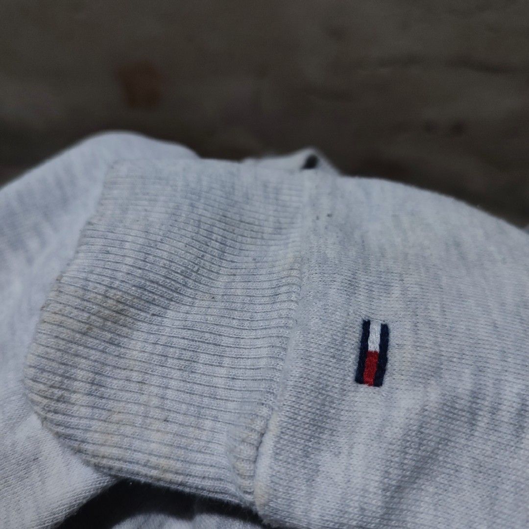 Tommy Jeans sweat shirt (Category: Coats, Jackets and Outerwear) located in Naga. Submitted by kleyy (Listing ID 1439927947, Image 3). Description: Small color rate: 8.9/10 may issue may yellow stain pwede sa maselan lalabhan lang kasi na stock open for: jnt and lalamove.