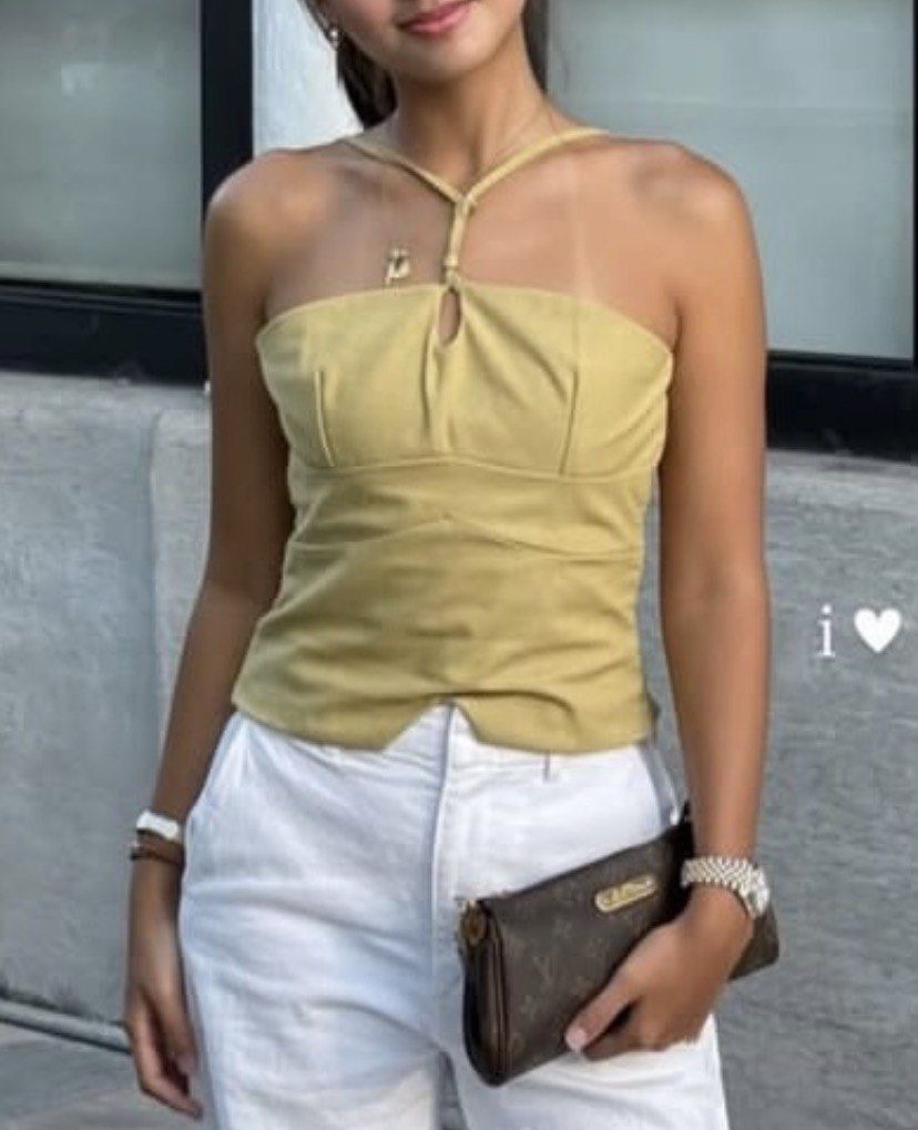 Traje Linen Halter Top (Category: Sleeveless) located in Manila. Submitted by verondezvouz (Listing ID 1439837838, Image 1). Description: - 2nd pic ww - XS - Mod: JNT/lalamove.