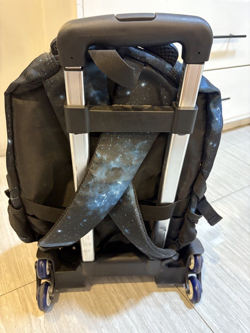 Trolley back pack (Category: Backpacks) located in Quezon City. Submitted by nadz.b (Listing ID 1439948877, Image 3). Description: Removable trolley Issue - dents on the trolley steel frame (purely cosmetic damage).