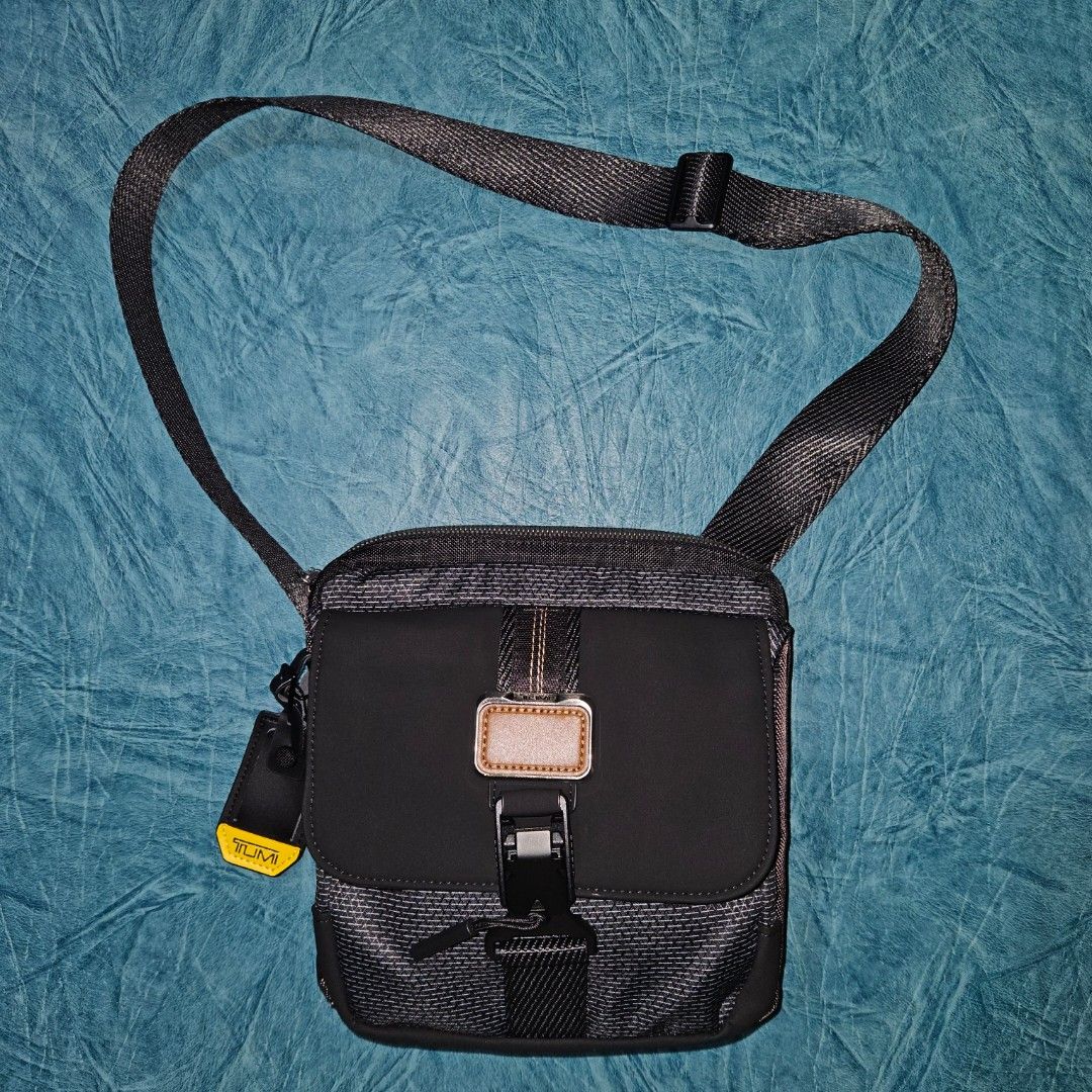 TUMI ALPHA BRAVO JUNIOR CROSSBODY BAG (Category: Sling Bags) located in Tagbilaran City. Submitted by g.itw (Listing ID 1439971299, Image 2). Description: TUMI ALPHA BRAVO JUNIOR CROSSBODY BAG MULTIPLE COMPARTMENTS BALLISTIC WEAVE NYLON AIRCRAFT-GRADE HARDWARE GENUINE LEATHER LIKE NEW 10 INCHES HEIGHT 9 INCHES WIDTH 3 INCHES DEPTH NO ISSUES 4,550+SF.
