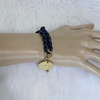 (Category: ) located in . Submitted by posh_avenue888 (Listing ID 1439969865, Image 1). Description: .