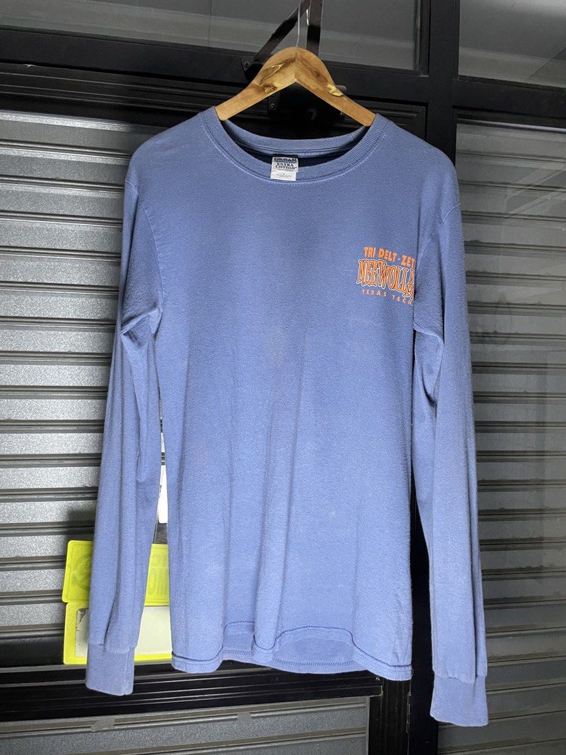 Vintage 2004 Neewollah Long-sleeve (Category: Tshirts & Polo Shirts ) located in General Santos City (Dadiangas). Submitted by a.rt.eyes (Listing ID 1439824742, Image 2). Description: Actual size medium Dimension width 20 length 29 Verygood condition Color rate 9/10 Need wash Issue crackprint and may maliit na butas sa underarm Location general santos city .